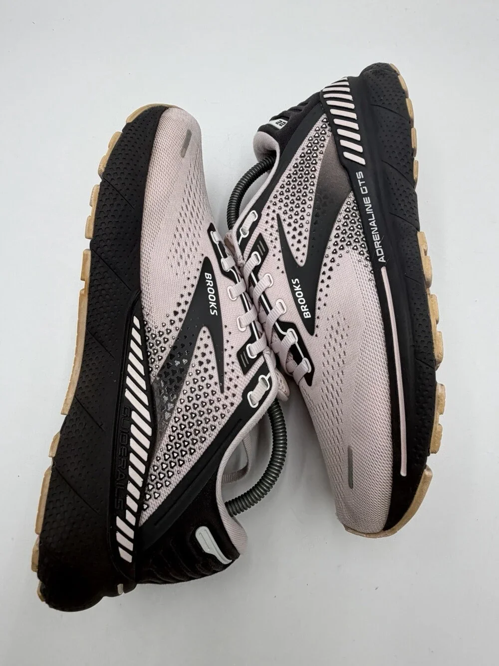 Brooks Adrenaline GTS 22 Women's Size 10 B (Medium) Running Shoes Pink Pearl